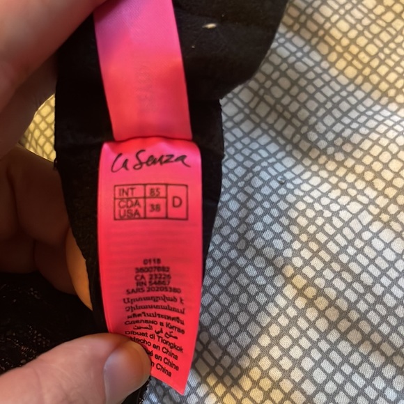 La Senza bra with lace NWOT 38D - Picture 3 of 4